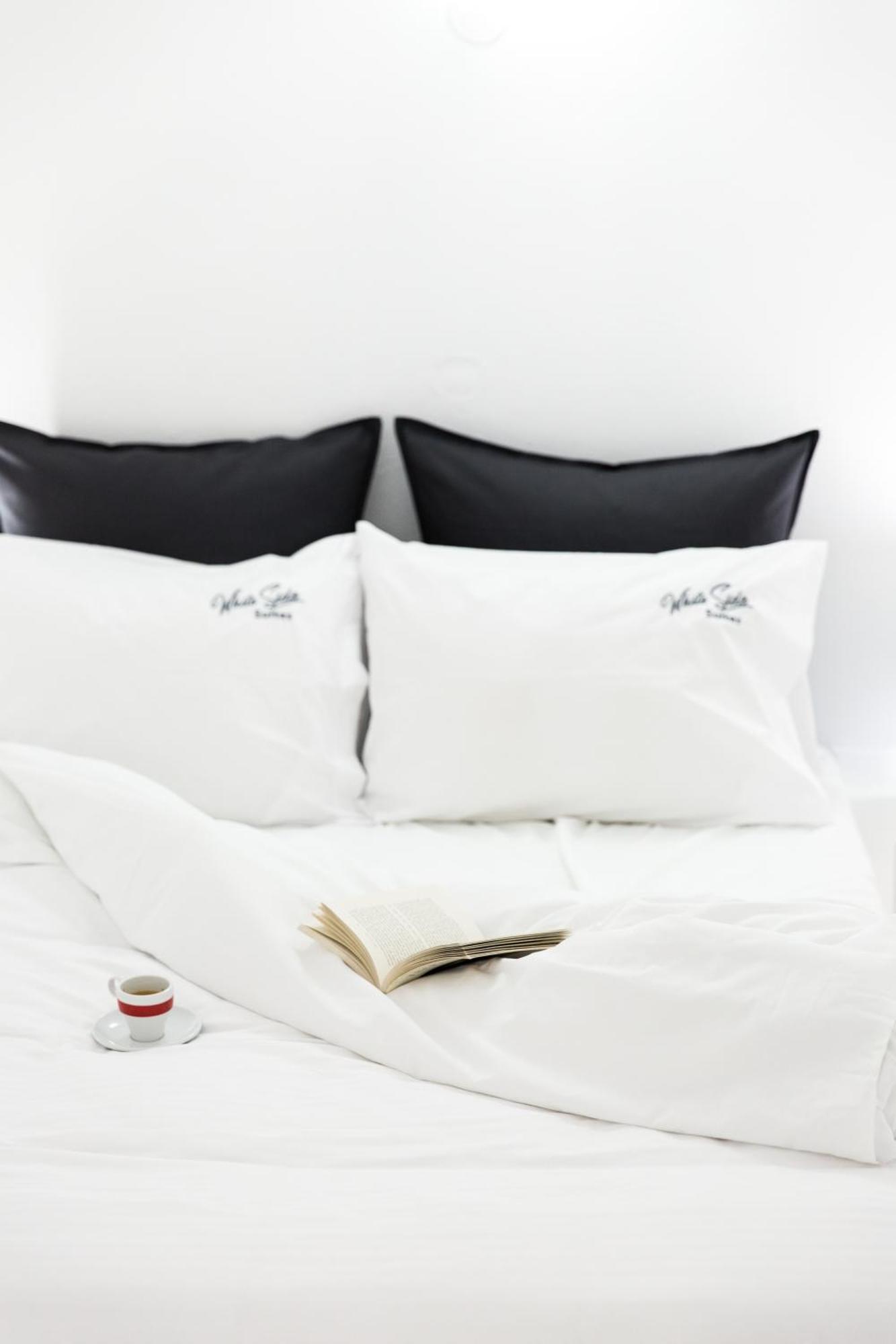 Apartment White Side *
