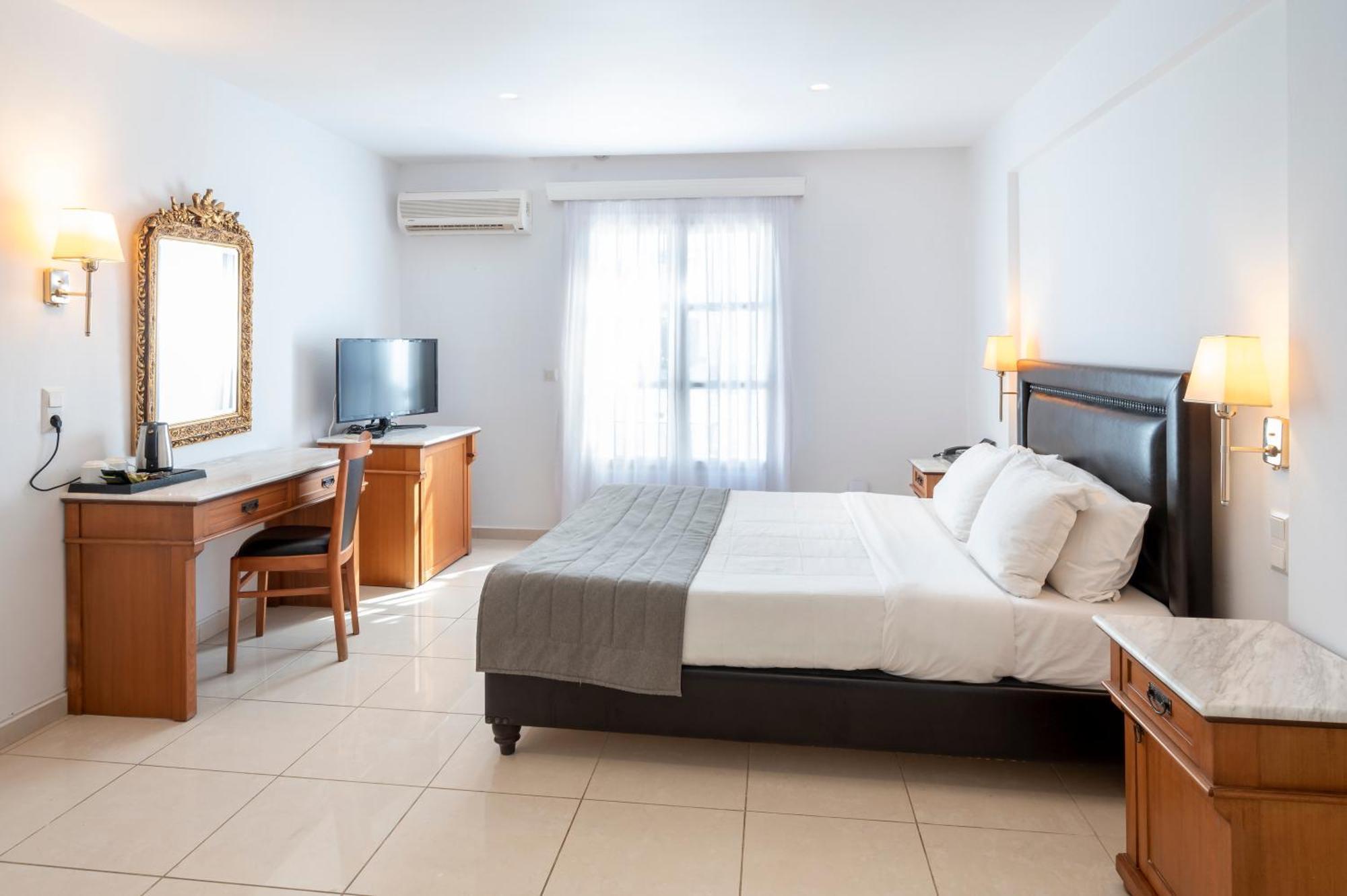 Smy Mediterranean White Santorini (adults Only) Hotel 4*