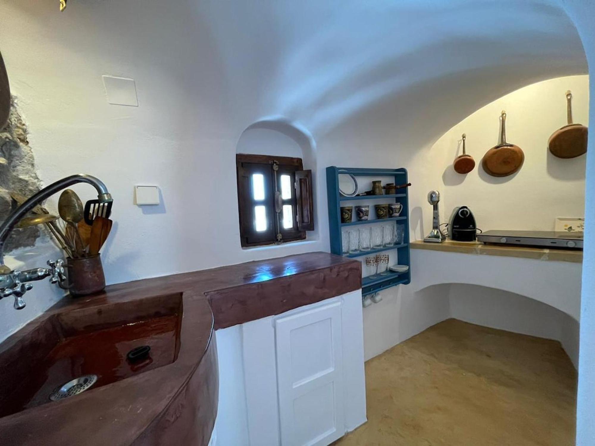 The Commander's House * Emporio (Santorini)
