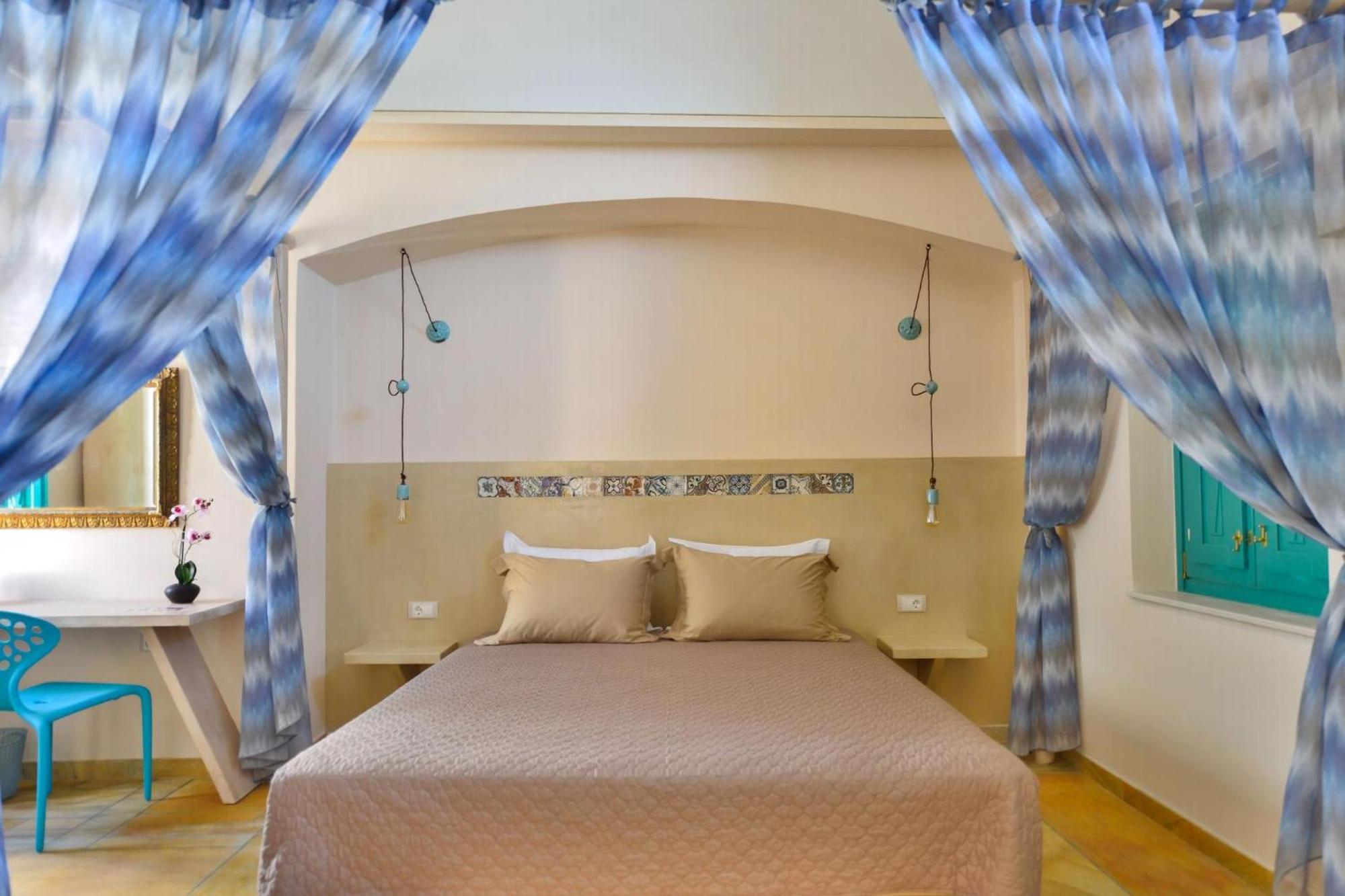 Villa Magnificent Santorini 3 Bedrooms Royal Beautiful Caldera View With 2 Outdoor Hot Tubs