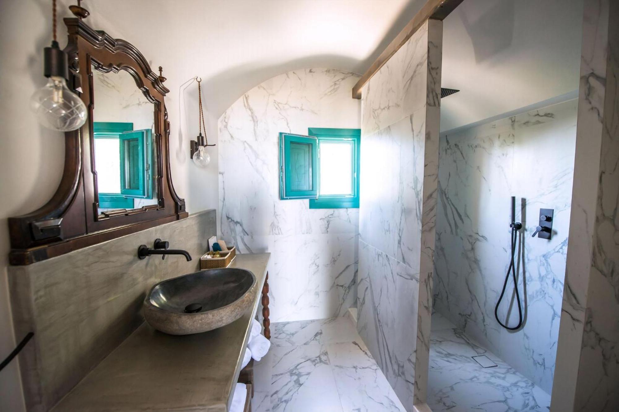 Magnificent Santorini 3 Bedrooms Royal Beautiful Caldera View With 2 Outdoor Hot Tubs Oia (Santorini)