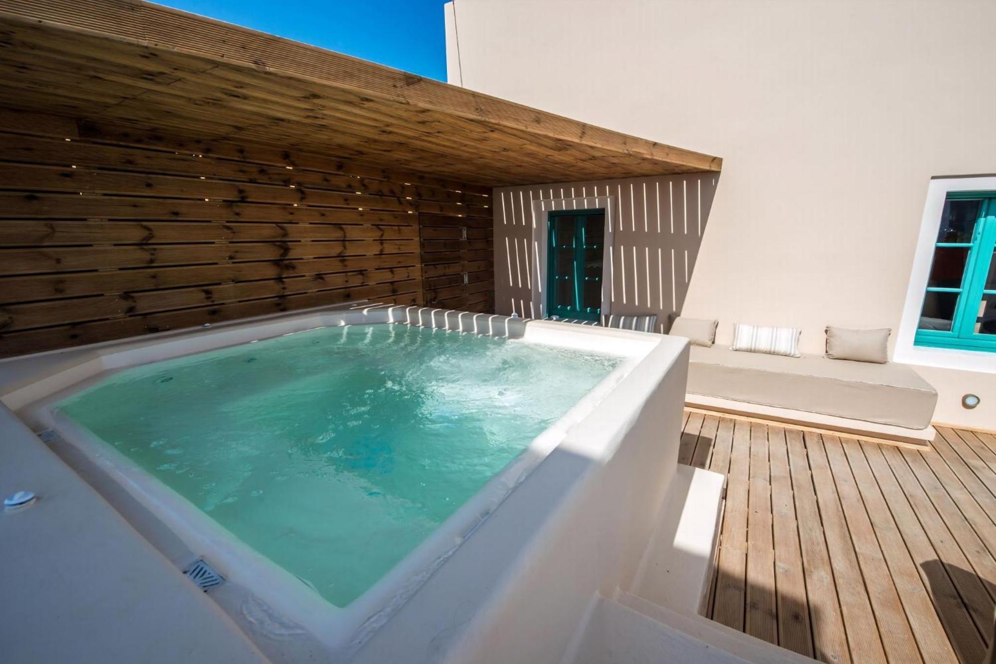 Villa Magnificent Santorini 3 Bedrooms Royal Beautiful Caldera View With 2 Outdoor Hot Tubs