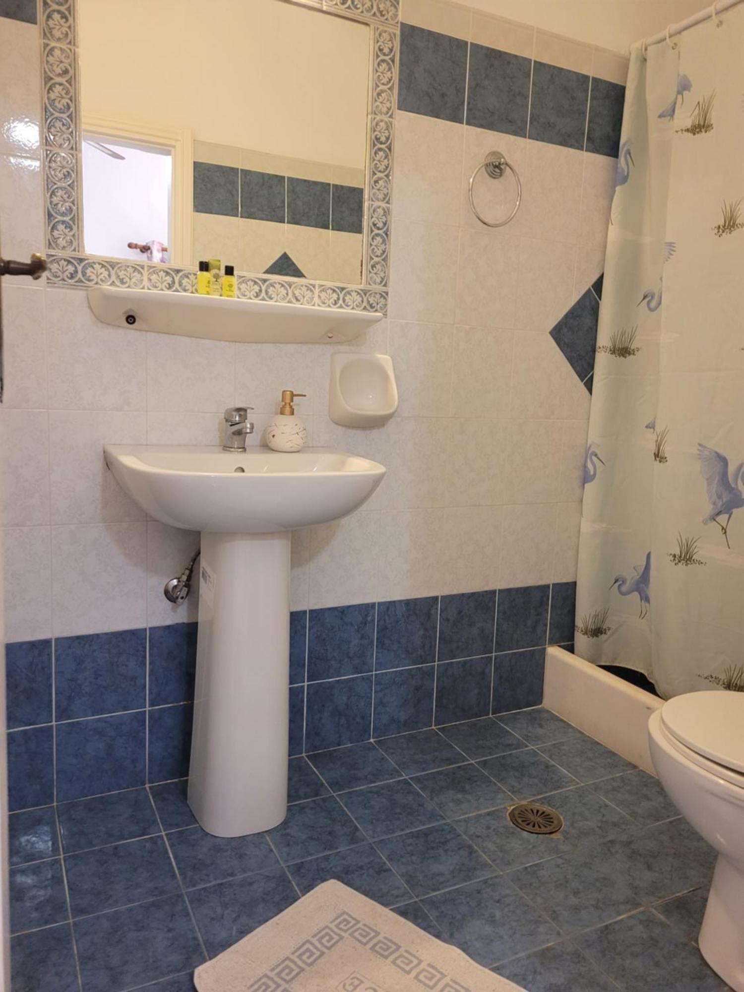 Evelina Pension: Diverse Near Black Perissa (Santorini)