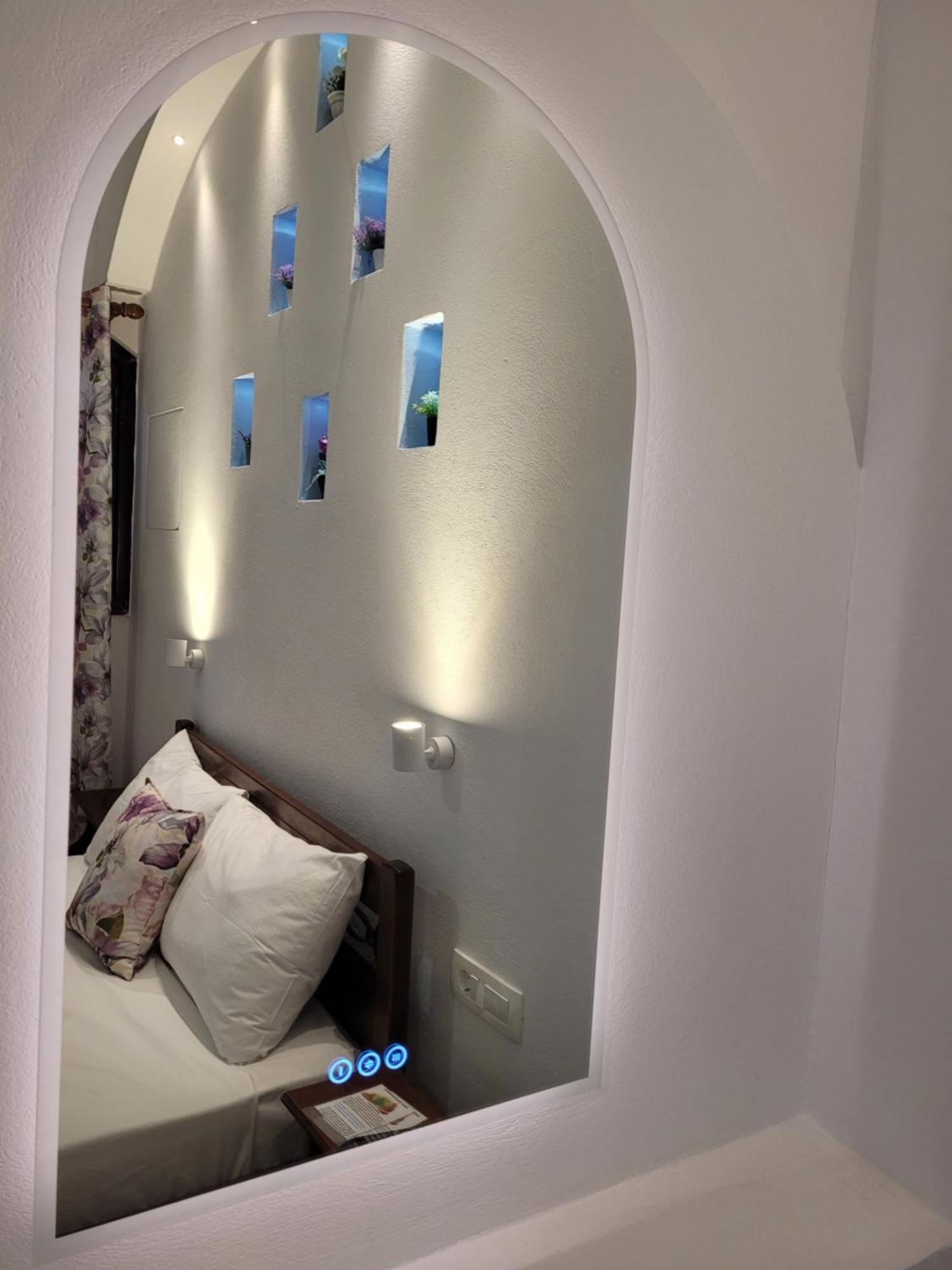 Evelina Pension: Diverse Near Black Guest house