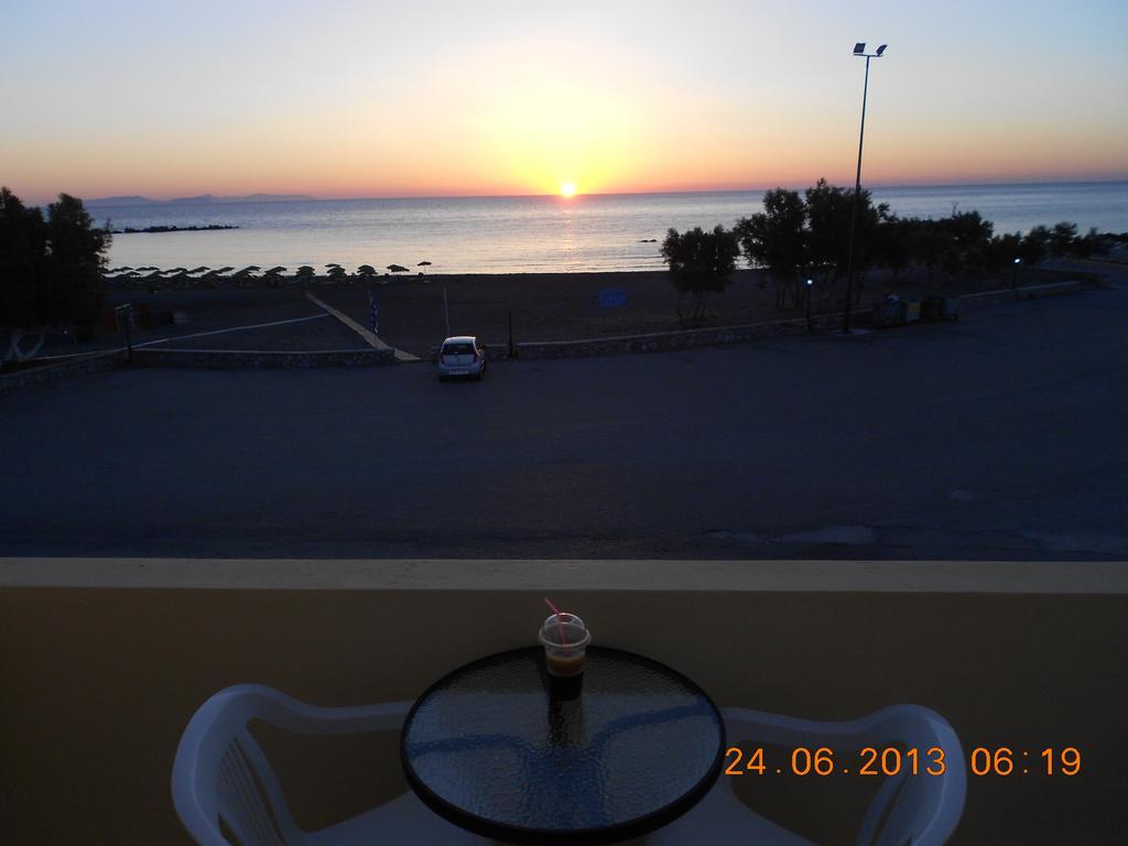 To Let Rena * Monolithos (Santorini)
