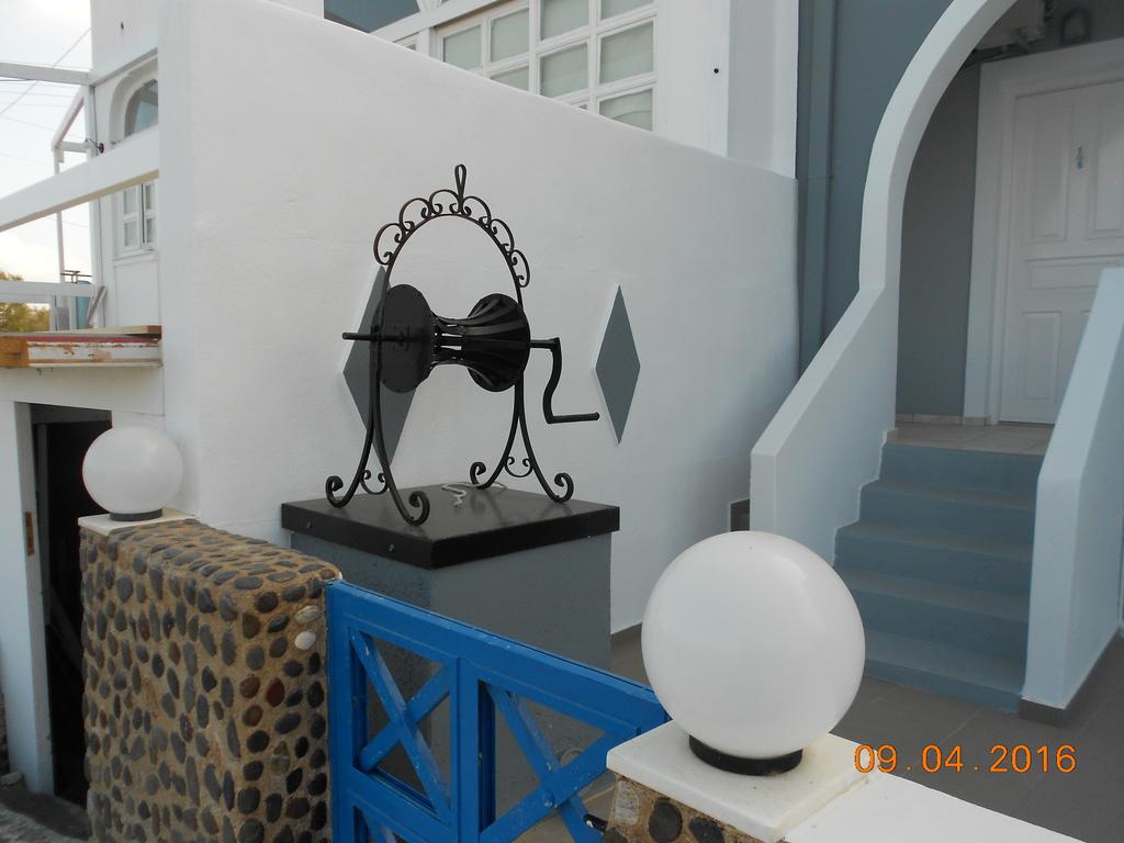 To Let Rena Monolithos (Santorini)