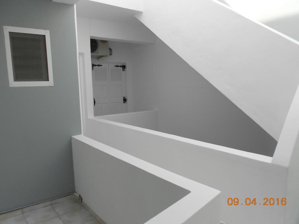 To Let Rena * Monolithos (Santorini)