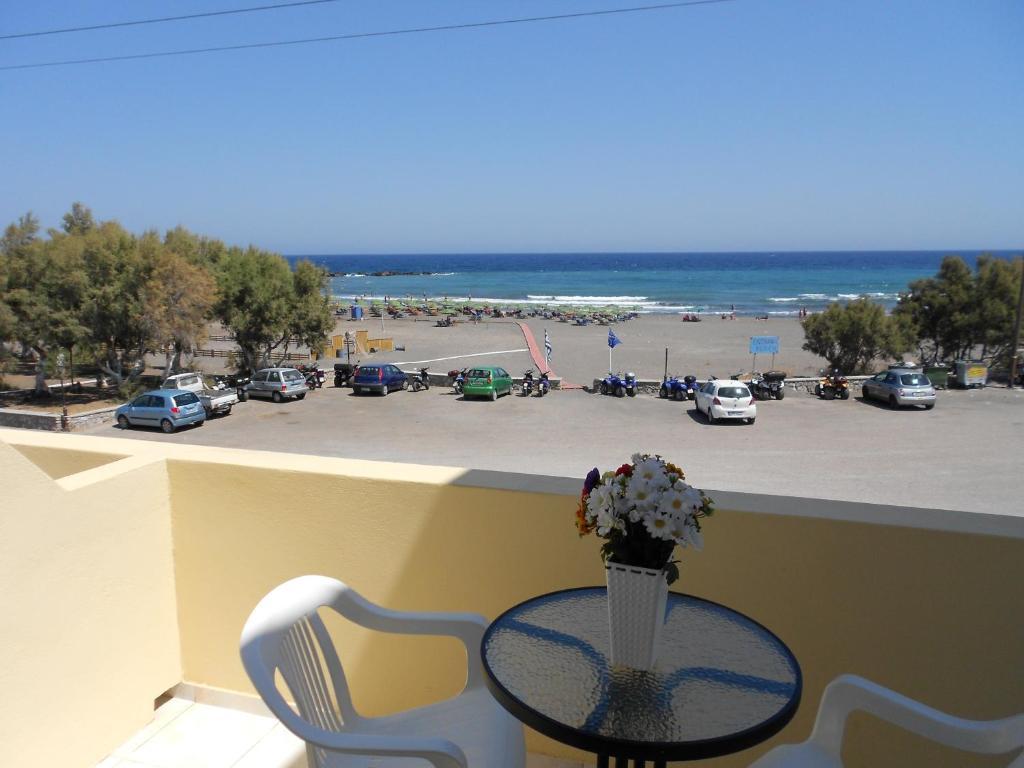 To Let Rena Monolithos (Santorini)