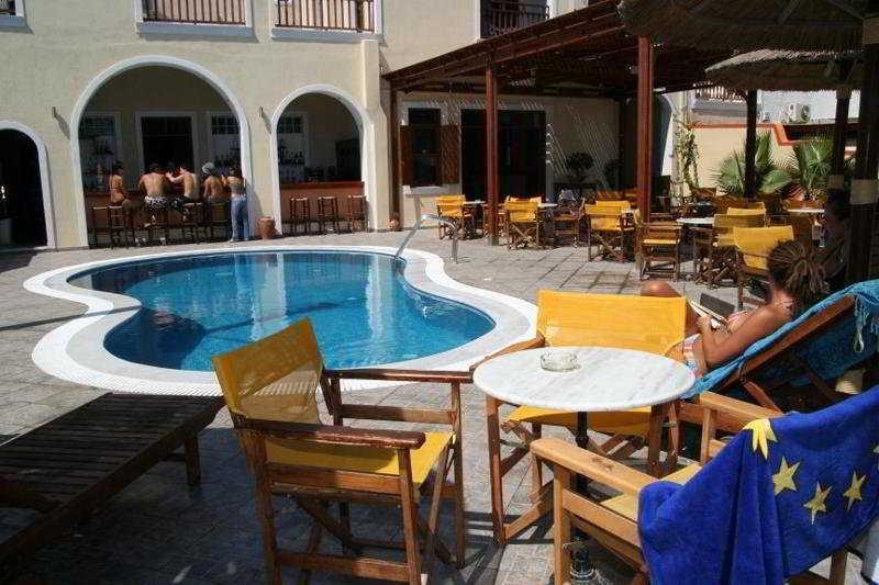 Enjoy Aparthotel Kamari (Santorini)