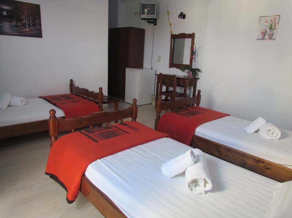 Cyclades 3* Karterados (Santorini)