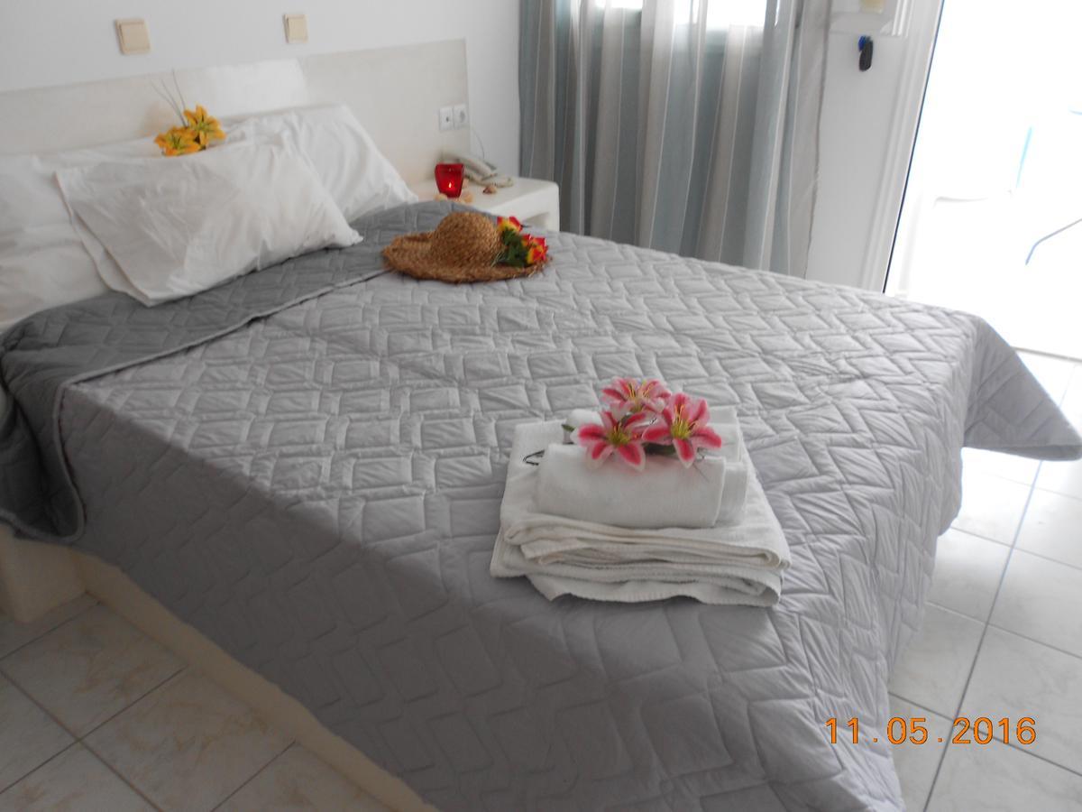 To Let Rena Guest house Monolithos (Santorini)