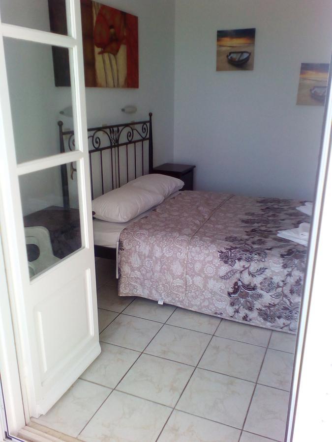 To Let Rena * Monolithos (Santorini)