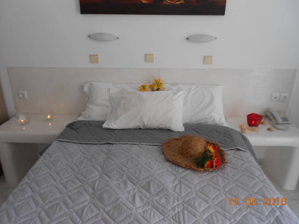 To Let Rena * Monolithos (Santorini)
