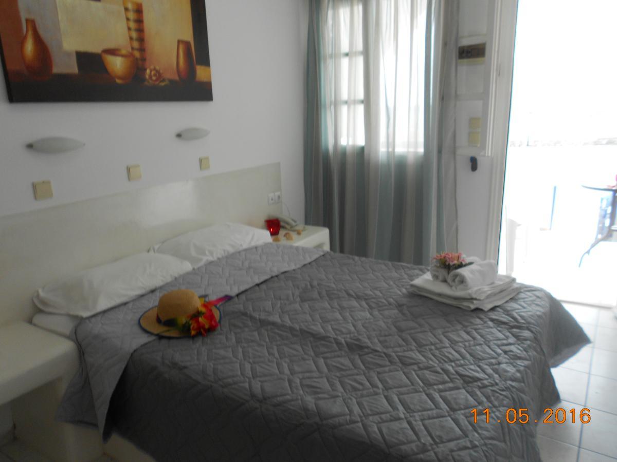 To Let Rena Guest house Monolithos (Santorini)