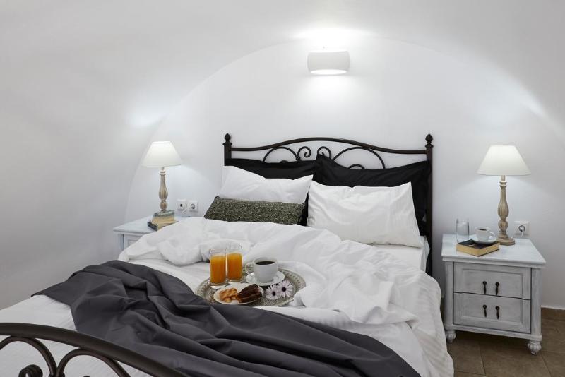 Golden East 3* Santorini Island