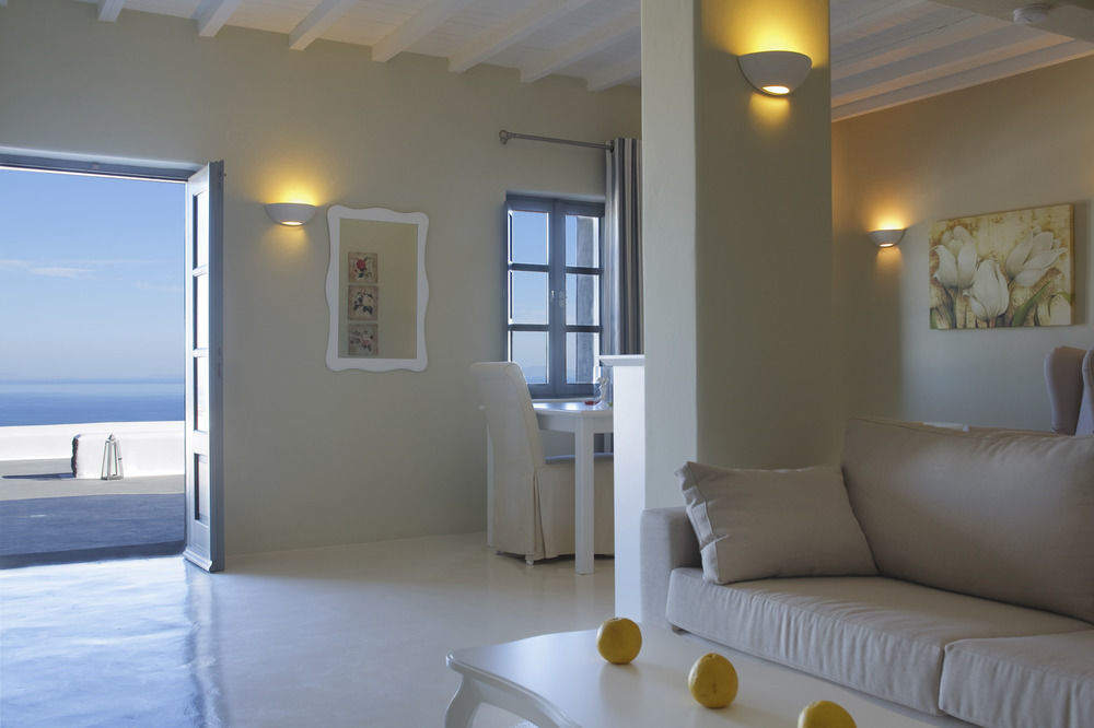 Carpe Diem Santorini 5* Pýrgos