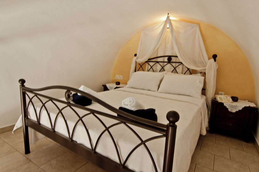 Golden East 3* Santorini Island