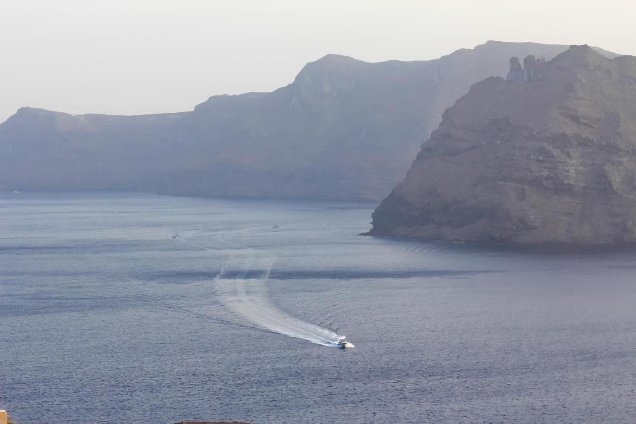 White Side Oia (Santorini)
