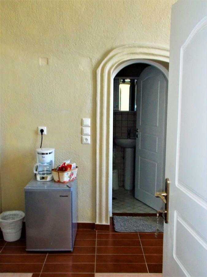 Loukas Kontos Traditional House Emporio (Santorini)