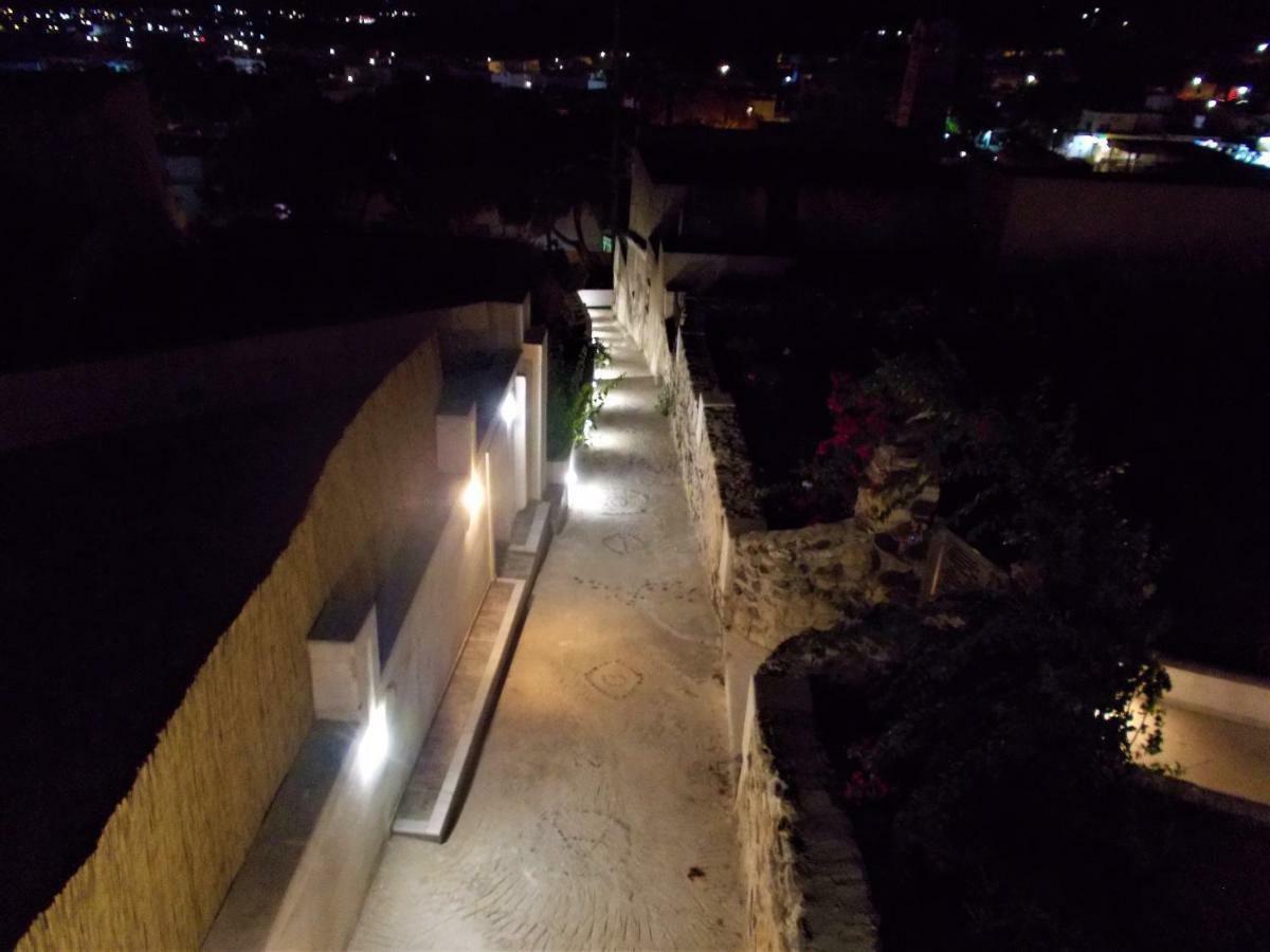 Loukas Kontos Traditional House * Emporio (Santorini)