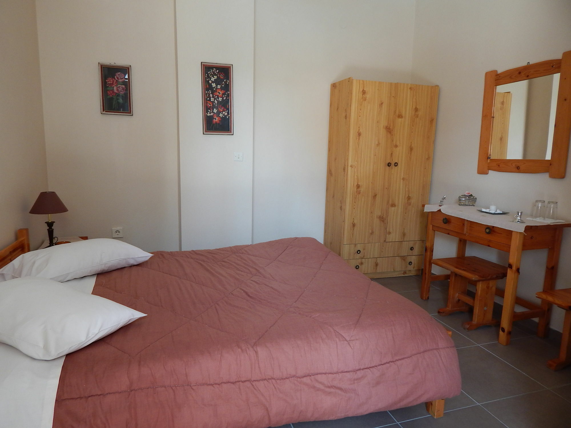 Aegeon Aparthotel Megalochori (Santorini)